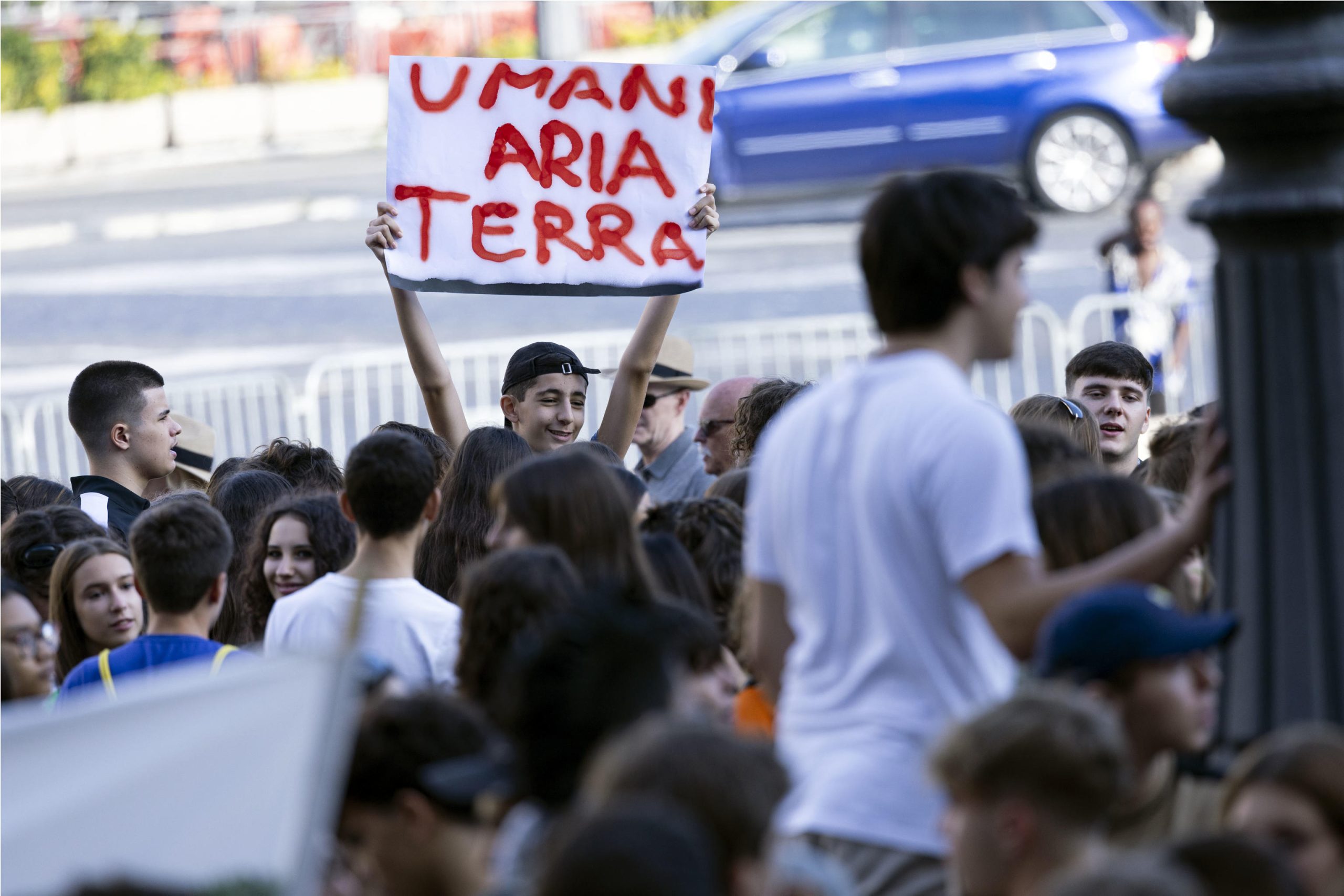 Alcuni manifestanti durante la marcia di Fridays for Future a Roma