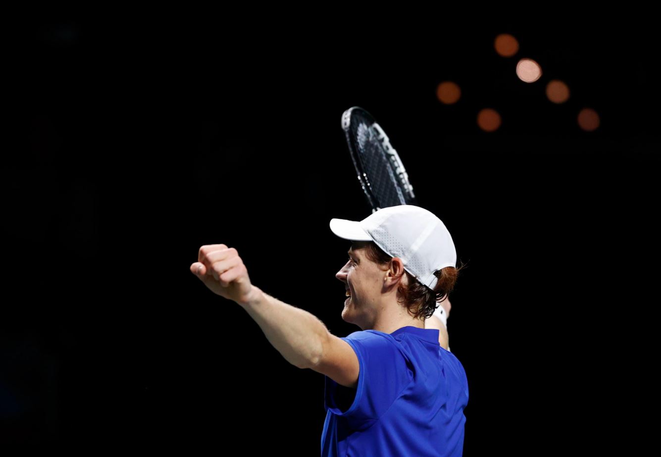 Jannik Sinner dopo aver vinto la partita contro l'australiano Alex de Minaur Jannik Sinner dopo aver vinto la partita contro l'australiano Alex de Minaur