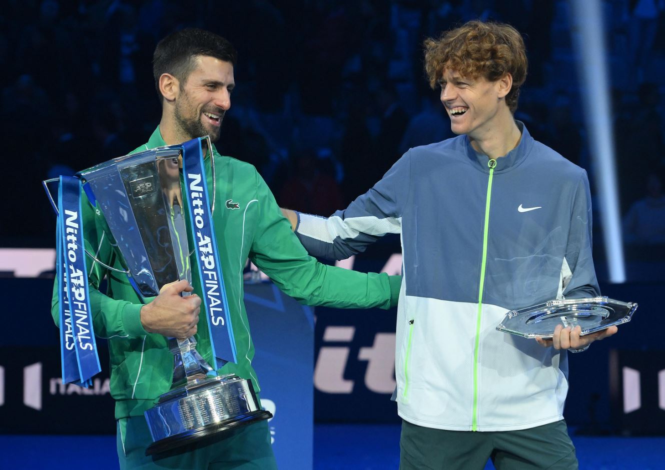 Jannik Sinner sfiora l'impresa alle Atp Finals di Torino. In finale si arrende in due set a Novak Djokovic