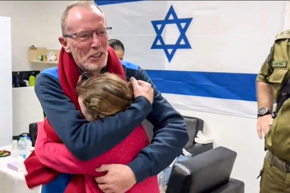 Gli 11 ostaggi israeliani liberati ieri da Hamas, invece, sono arrivati al centro medico Sourasky di Tel Aviv.