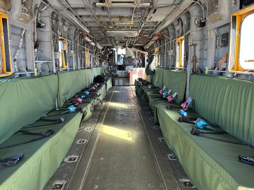 L'interno dell'aereo militare usato dai militari dell'Idf impiegati nel recupero degli ostaggi