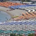 Una spiaggia e stabilimento balneari nelle Marche | Foto Ansa