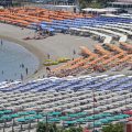 Una spiaggia e stabilimento balneari nelle Marche | Foto Ansa