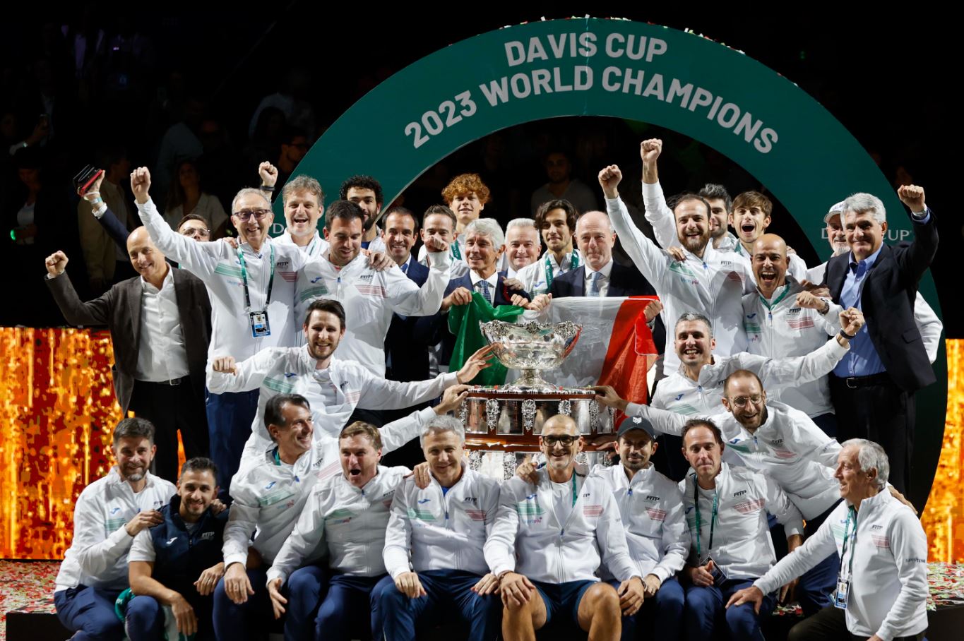 La squadra italiana festeggia dopo la vittoria del trofeo La squadra italiana festeggia dopo la vittoria del trofeo