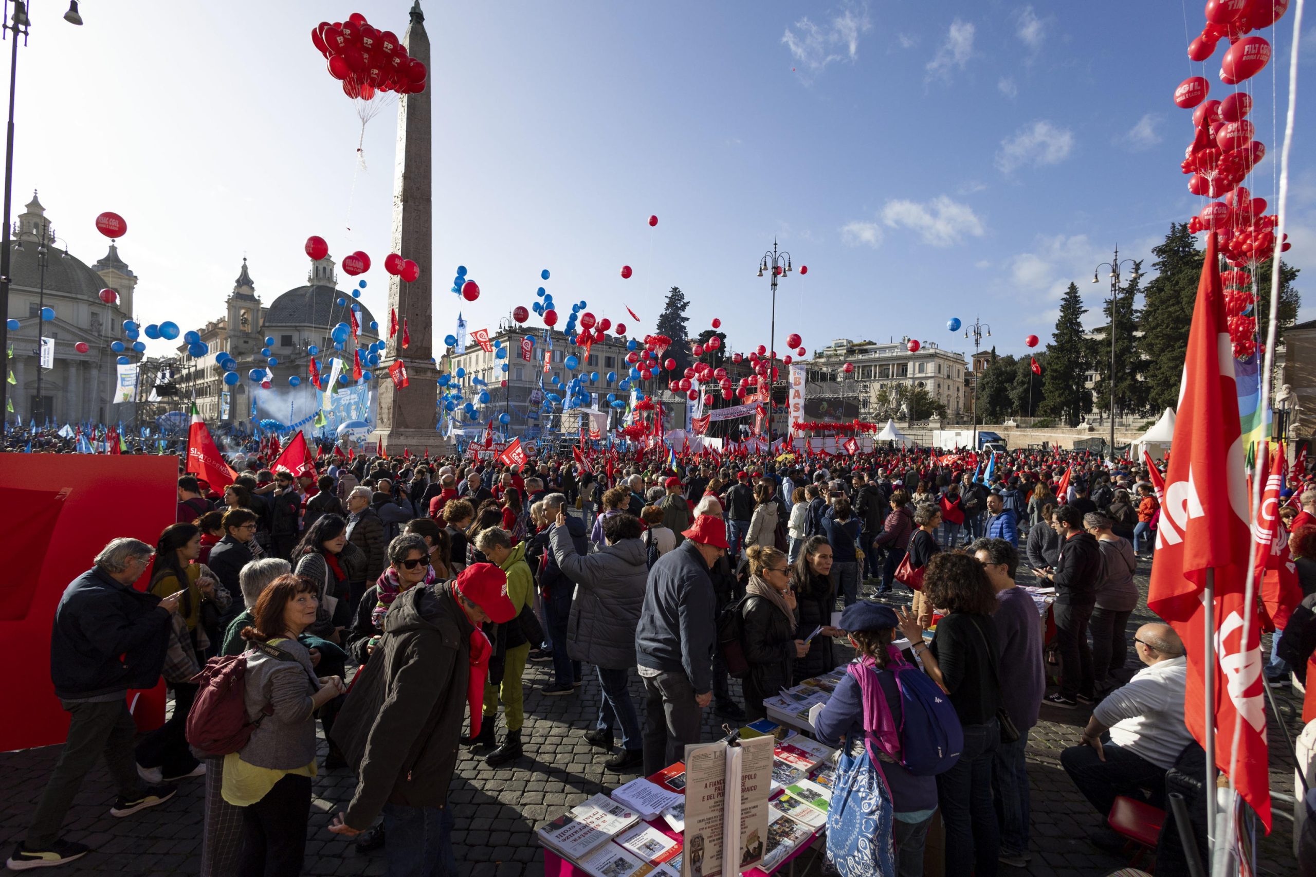 Manifestazione sindacati in piazza del Popolo, Roma | Foto Ansa Manifestazione sindacati in piazza del Popolo, Roma | Foto Ansa