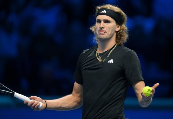 Il tedesco Alexander Zverev ha vinto in tre set contro lo spagnolo Alcaraz durante le Atp Finals di Torino Il tedesco Alexander Zverev ha vinto in tre set contro lo spagnolo Alcaraz durante le Atp Finals di Torino