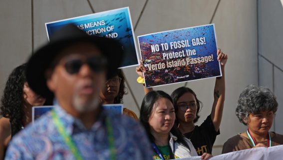 Cartelli contro i combustibili fossili