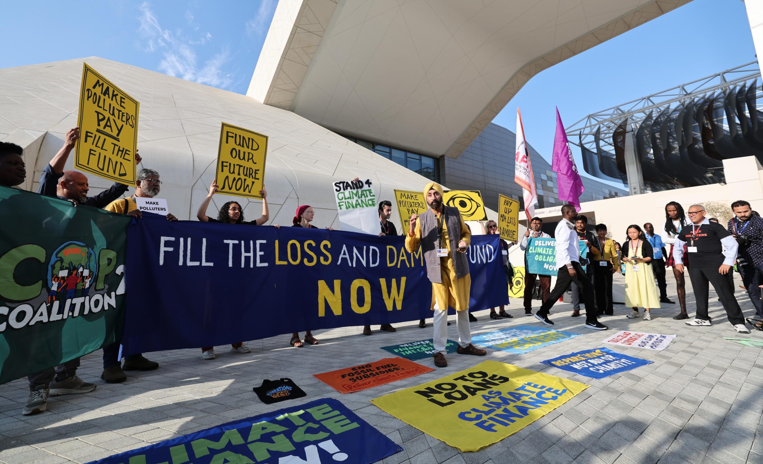 Presidio di protesta per chiedere ai leader della Cop28 politiche ambientali più incisive