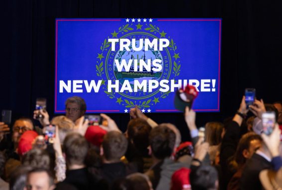 Sostenitori del presidente Trump dopo la chiusura delle urne durante un Election night watch party