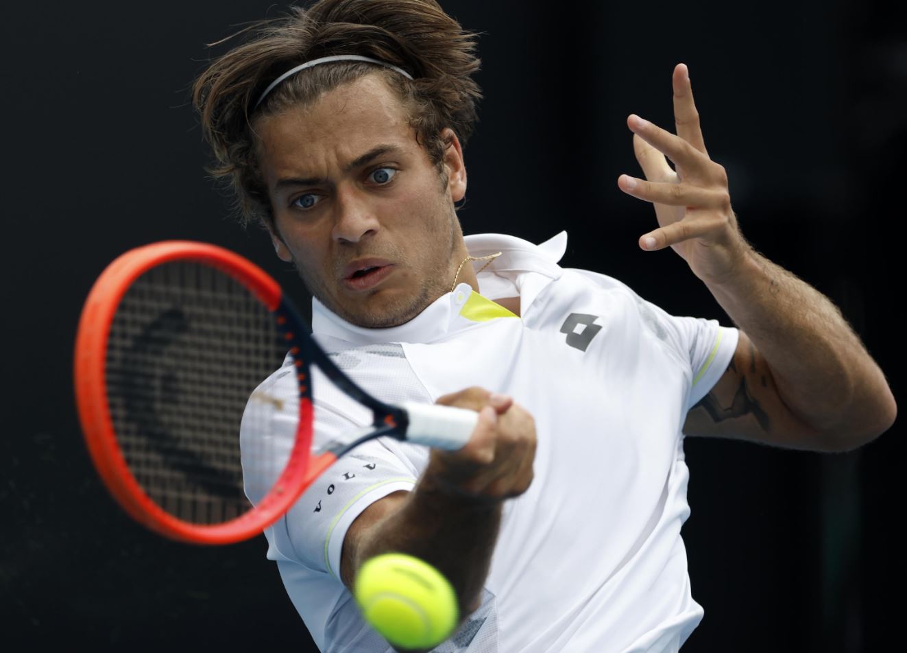 Flavio Cobolli in azione contro Pavel Kotov Flavio Cobolli in azione contro Pavel Kotov