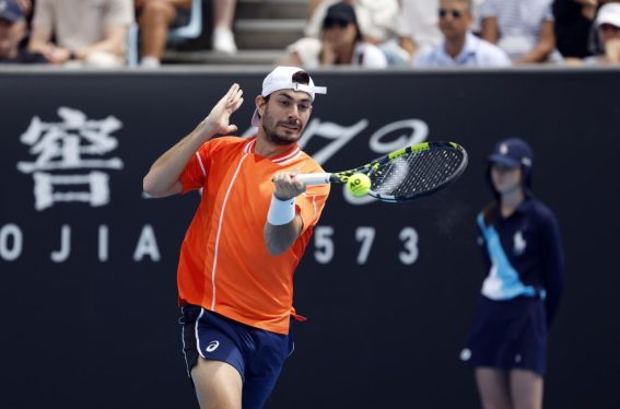 Giulio Zeppieri in azione contro il britannico Cameron Norrie Giulio Zeppieri in azione contro il britannico Cameron Norrie