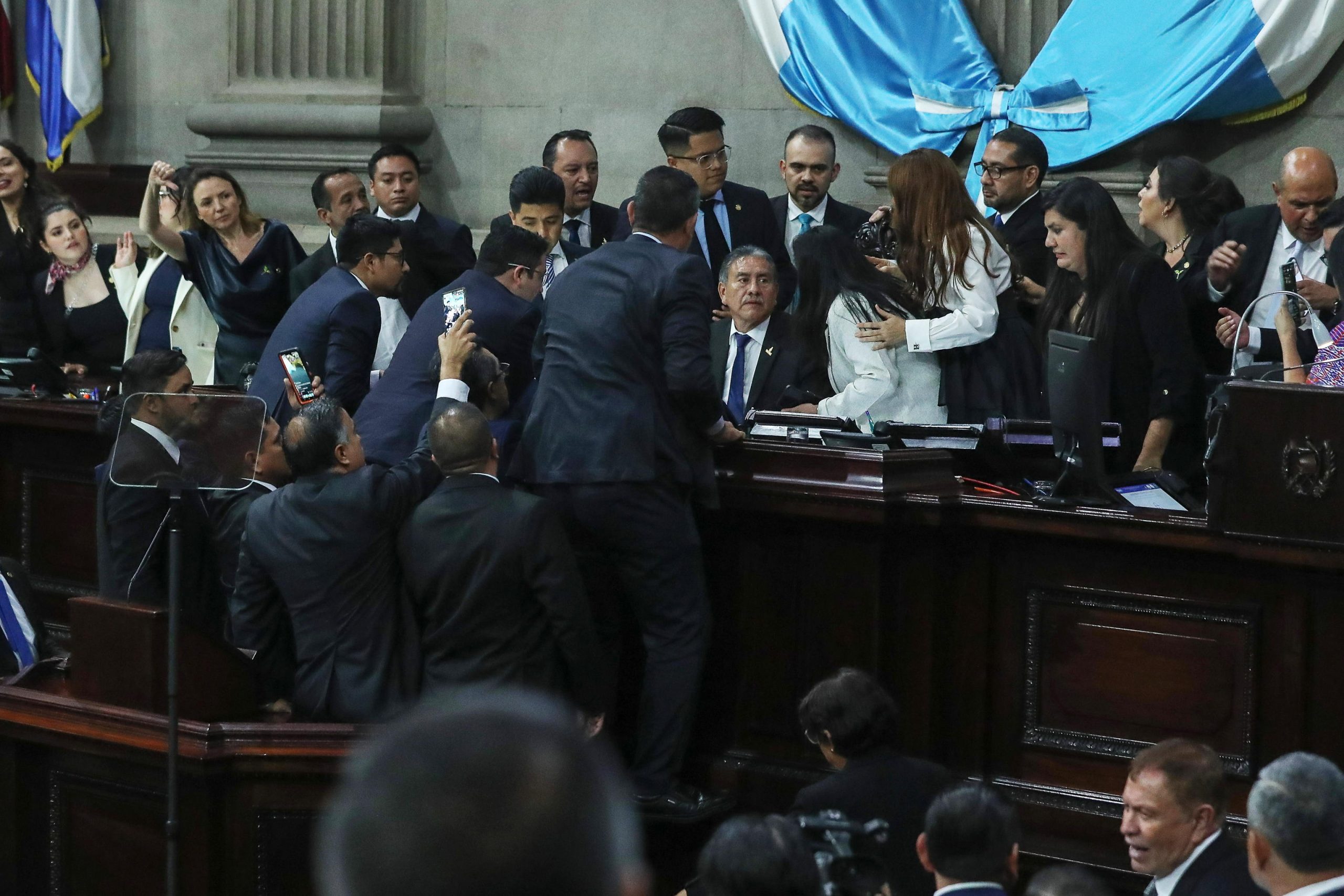 I membri del congresso durante la cerimonia di investitura