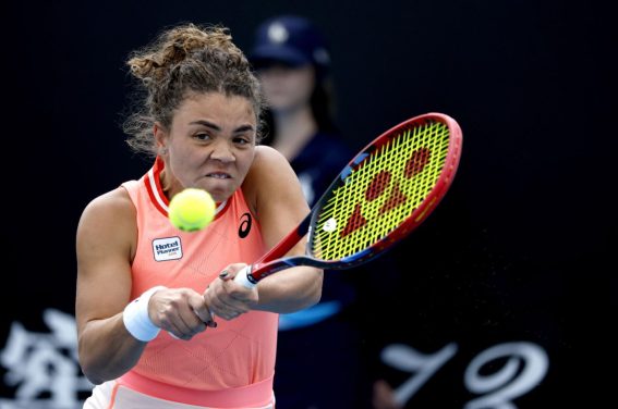 Jasmine Paolini in azione contro la tedesca Tatjana Maria Jasmine Paolini in azione contro la tedesca Tatjana Maria