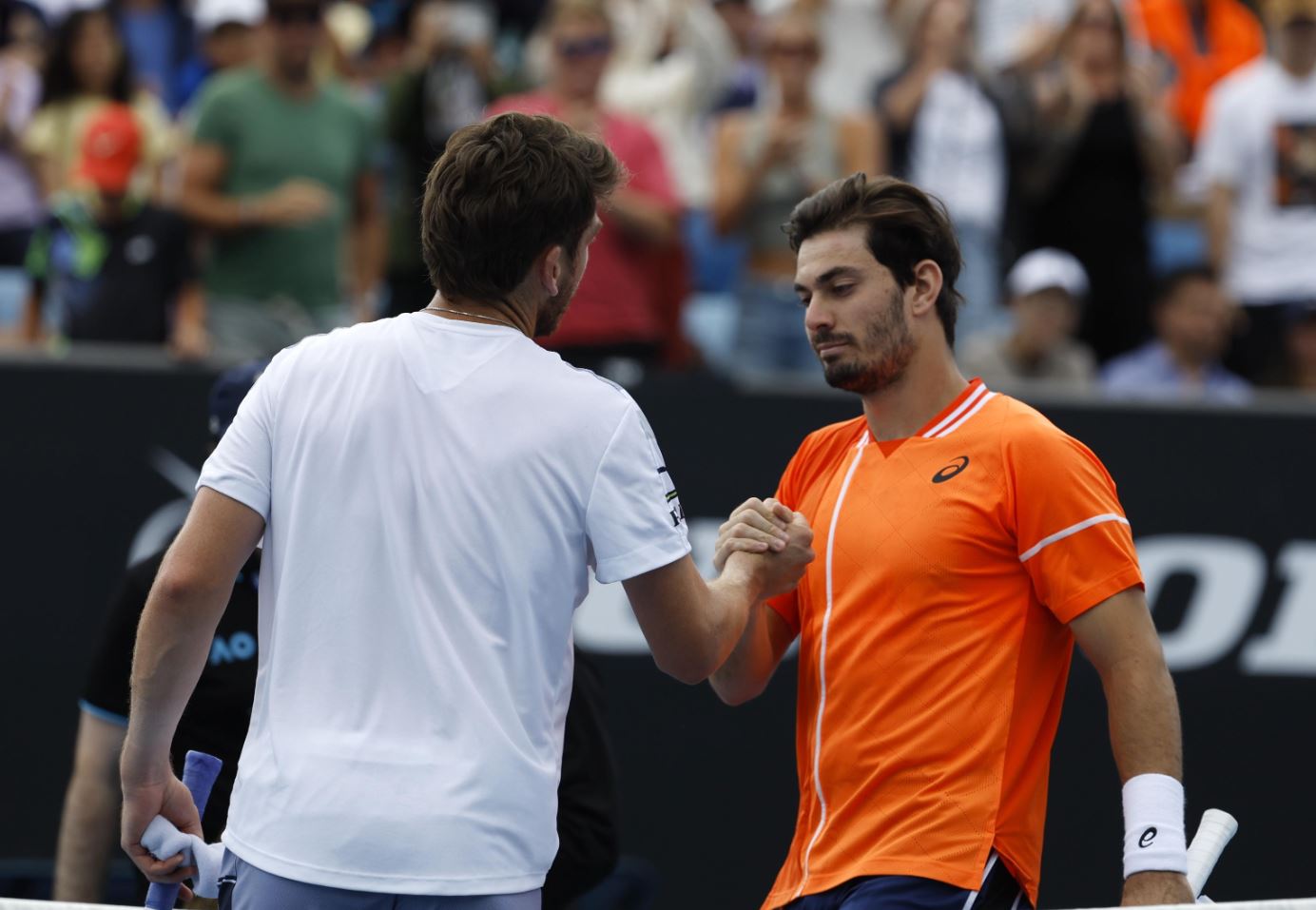 Stretta di mano tra Giulio Zeppieri e Cameron Norrie dopo il match Stretta di mano tra Giulio Zeppieri e Cameron Norrie dopo il match