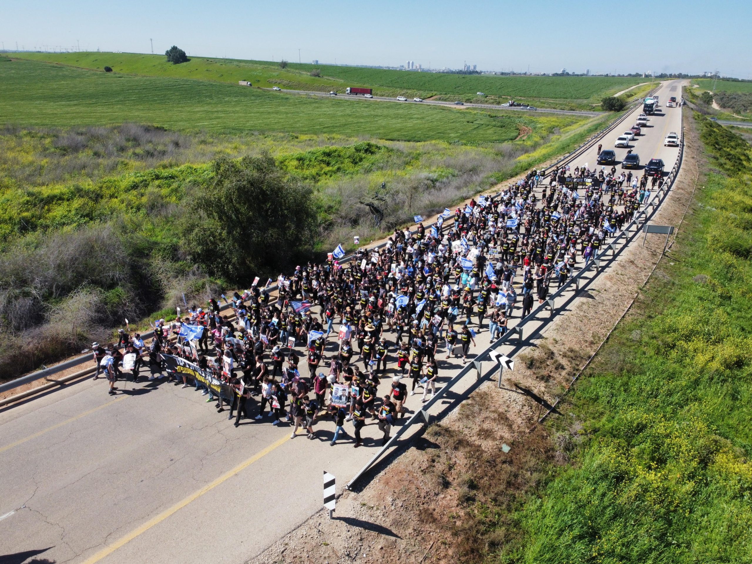 La marcia organizzata dai familiari dei 130 ostaggi ancora prigionieri di Hamas La marcia organizzata dai familiari dei 130 ostaggi ancora prigionieri di Hamas
