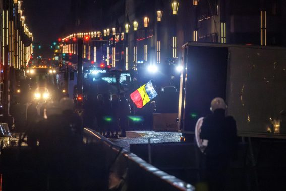 Gli agricoltori manifestano a margine della riunione di ieri a Bruxelles dei ministri dell'Agricoltura e della Pesca dell'UE