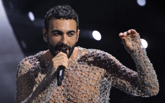 Il vincitore dell'edizione del 2023 canta il brano "Due vite" Il vincitore dell'edizione del 2023 canta il brano "Due vite"