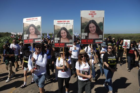 La marcia, che si conclude sabato prossimo, passerà per alcuni dei luoghi dell'attacco di Hamas La marcia, che si conclude sabato prossimo, passerà per alcuni dei luoghi dell'attacco di Hamas