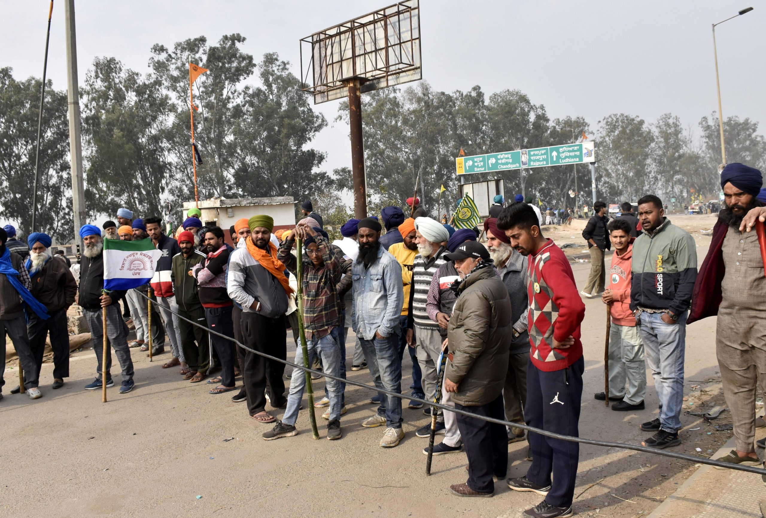 Le proteste degli agricoltori nella giornata di ieri, alla frontiera di Haryana-Punjab, a Shambhu