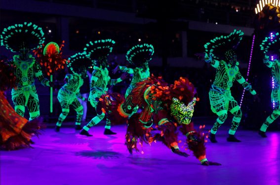 La performance della scuola di samba Academicos do Grande Rio durante il carnevale di Rio de Janeiro