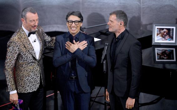 Paolo Jannacci e Stefano Massini si esibiscono con "L'uomo del lampo", riguardo il tema delle morti sul lavoro