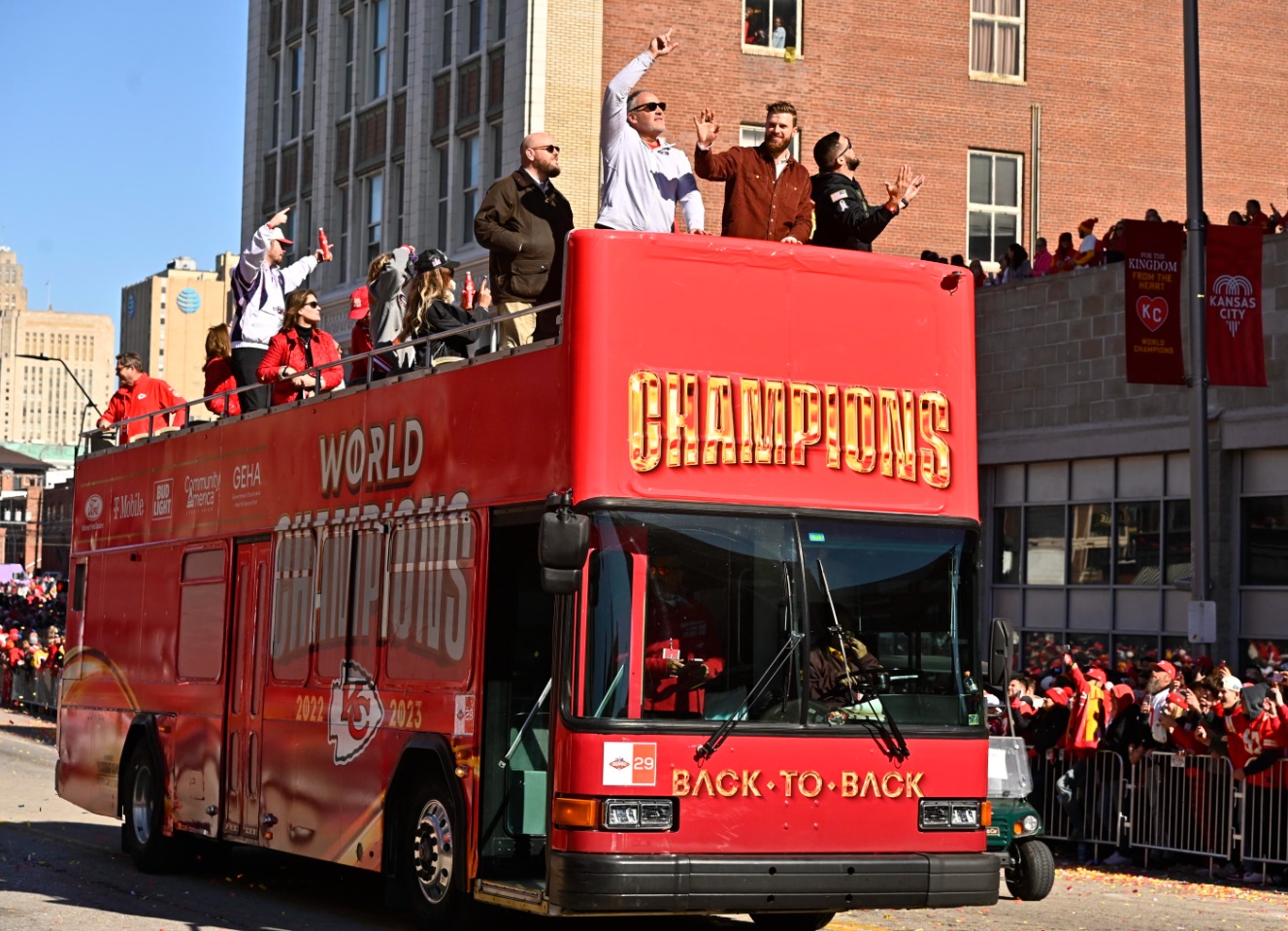 Il pullman dei Kansas City Chiefs durante la parata Il pullman dei Kansas City Chiefs durante la parata