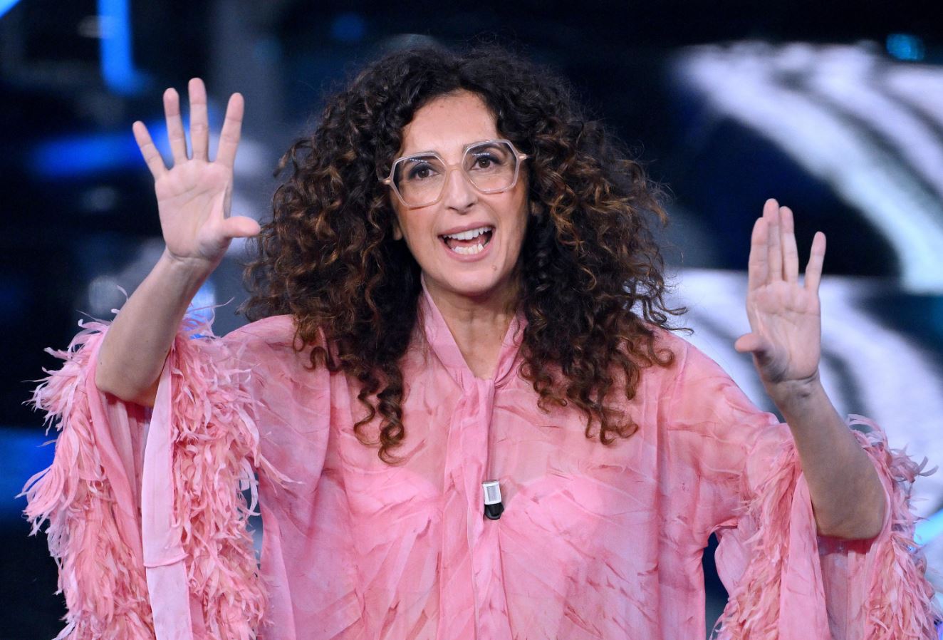 Teresa Mannino è la co-conduttrice ad accompagnare Amadeus durante la terza serata