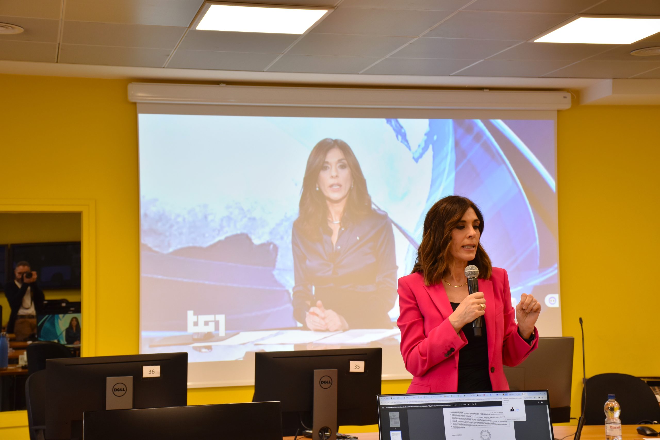 Emma D'Aquino, conduttrice del Tg1 e autrice del programma "Amore criminale", ha discusso con gli allievi del Master sul tema della violenza di genere