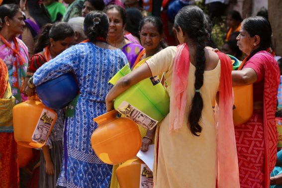 Le partecipanti alla protesta riunite in gruppo a Bangalore, in India Le partecipanti alla protesta riunite in gruppo a Bangalore, in India
