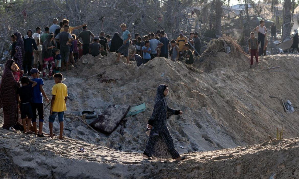 I superstiti continuano le ricerche dell'attacco. Per il momento sono 40 i morti | foto Ansa