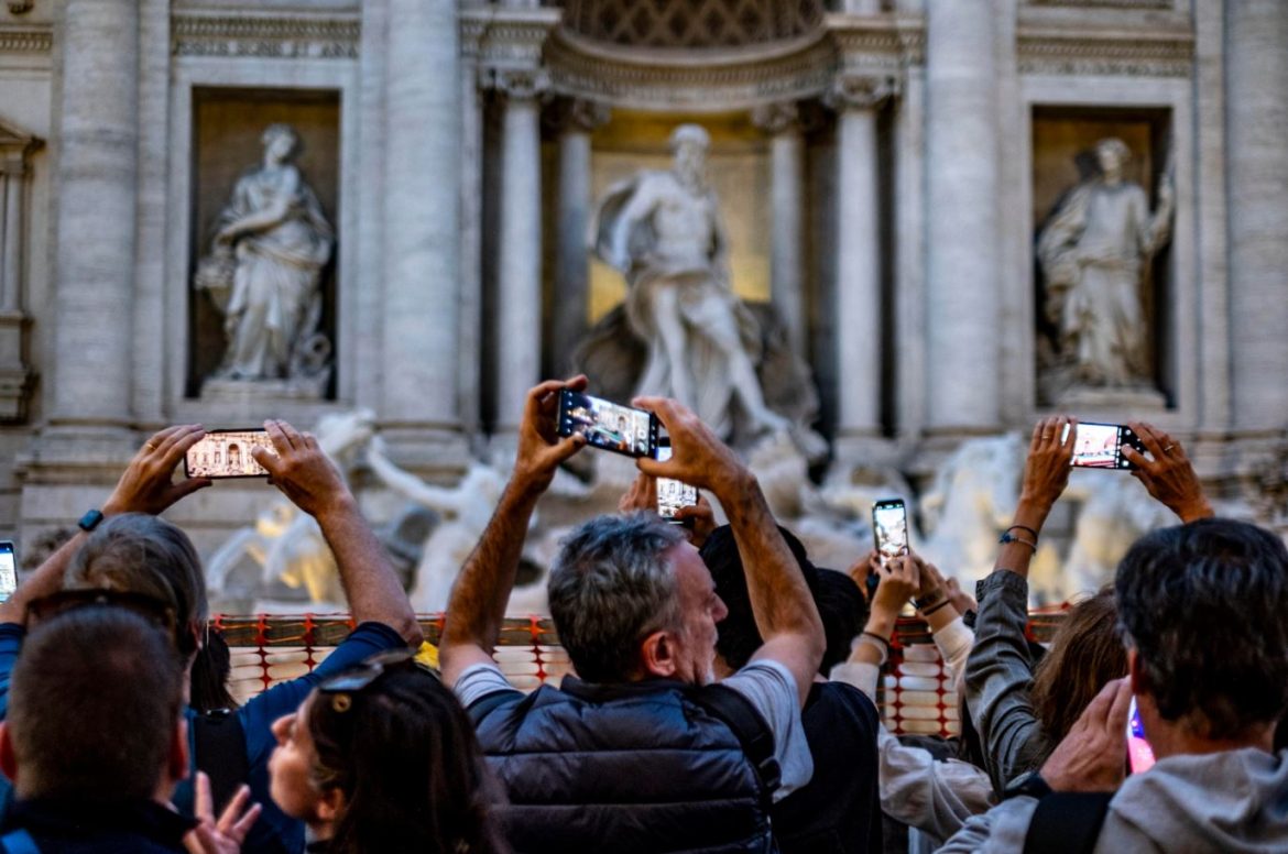 fontana di trevi numero chiuso