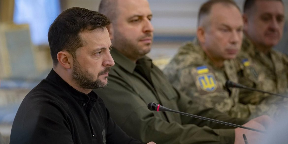 Volodymyr Zelensky Dopo 73 giorni ripresi i bombardamenti su Kiev; Zelensky affronta il calo dei consensi