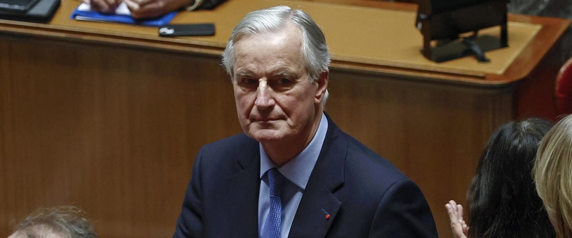 Michel Barnier Francia nel caos dopo la caduta del governo Barnier, stasera Macron parlerà alla nazione