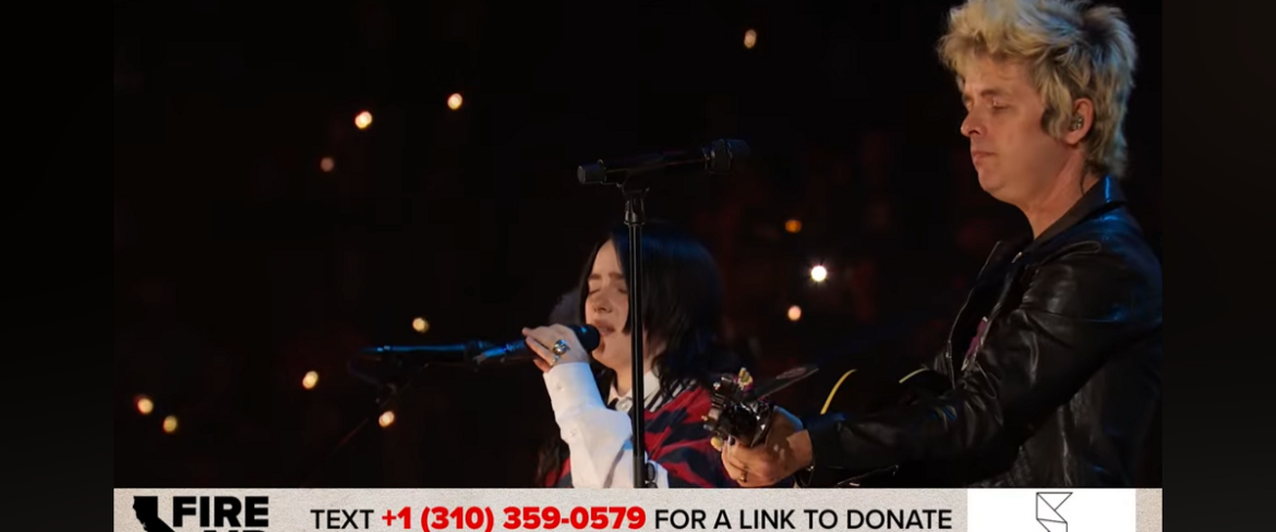 Billie Eilish e i Green Day durante il concerto per la California | Foto Ansa Concerto FireAid | Foto dalla live Netflix dell'evento