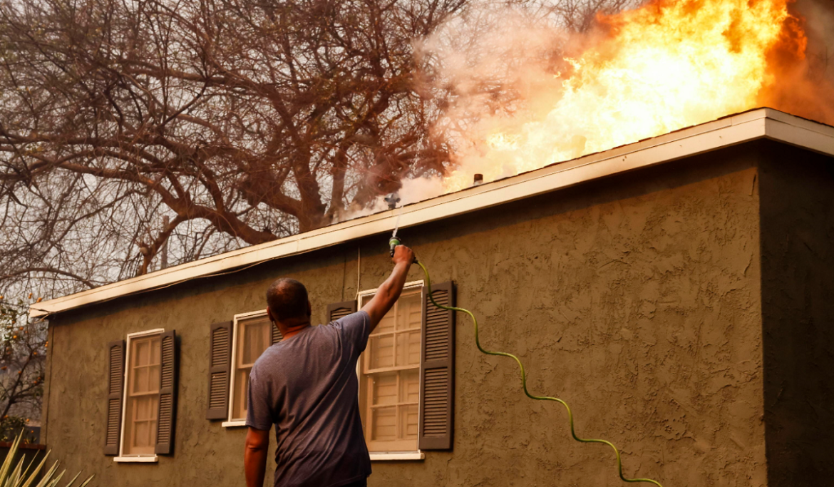 uomo casa los angeles incendi
