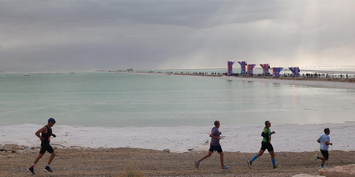 Dead Sea Marathon corridori alla maratona del mar morto