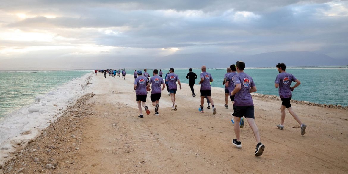 Dead Sea Marathon corridori alla maratona del mar morto