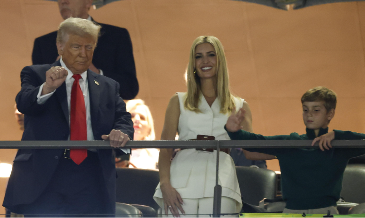Trump Ivanka Il presidente americano, Donald Trump, assiste alla partita dagli spalti insieme a sua figlia Ivanka