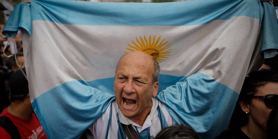 Hundreds march to commemorate Day of Memory for Truth and Justice in Buenos Aires I manifestanti in Plaza de Mayo a Buenos Aires per commemorare la giornata della memoria e i 30mila argenti morti o desaparecidos a causa della dittatura | Foto Ansa