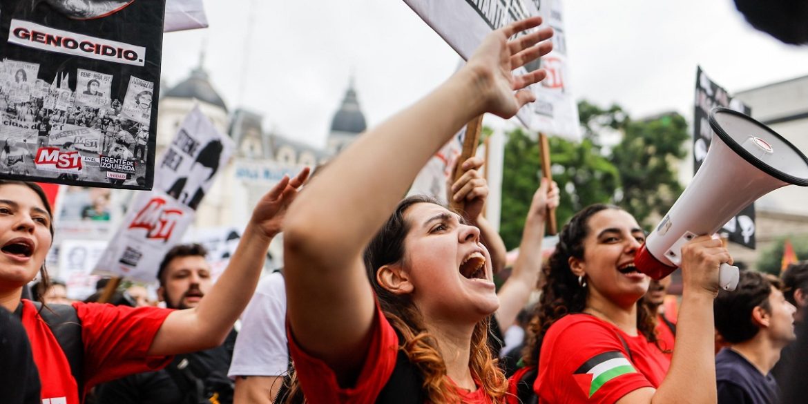 Hundreds march to commemorate Day of Memory for Truth and Justice in Buenos Aires