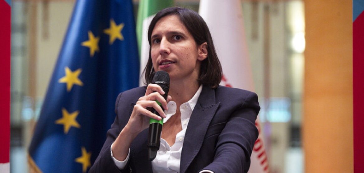 926670b387230d95c4a1c6db8cb21803