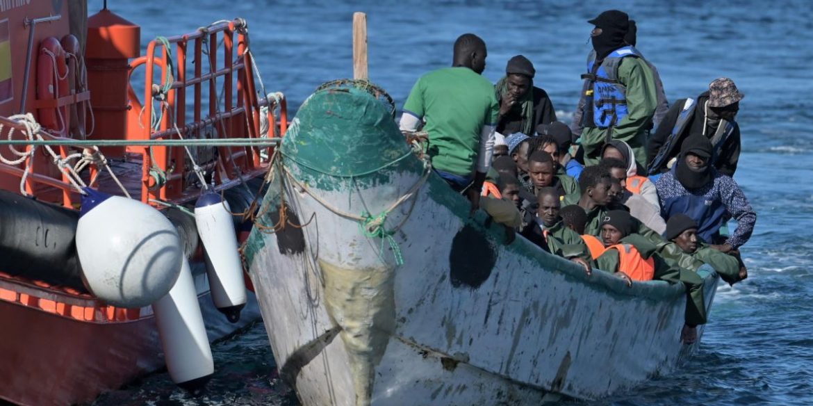 Migranti soccorsi a largo delle Isole Canarie migranti