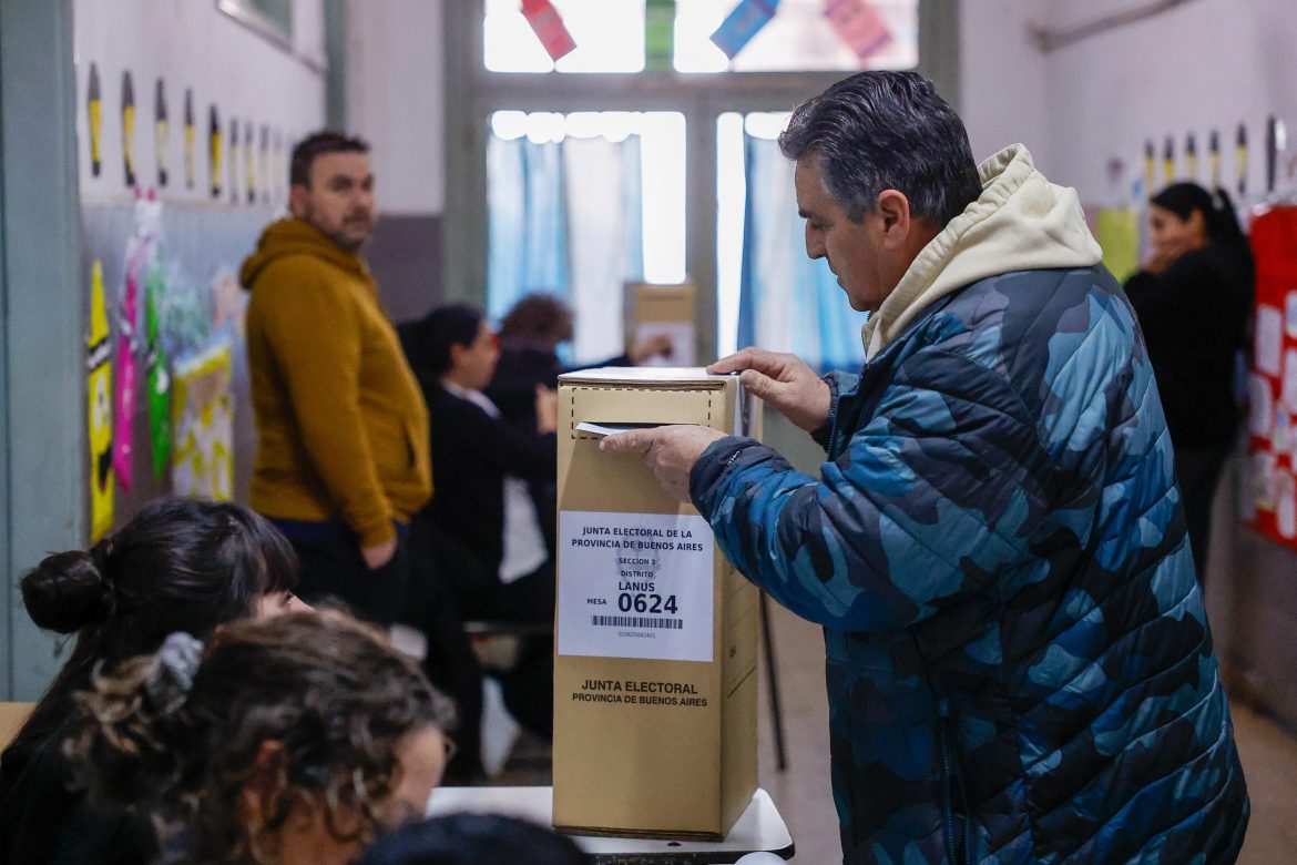 Polling stations open in Buenos Aires for legislative elections