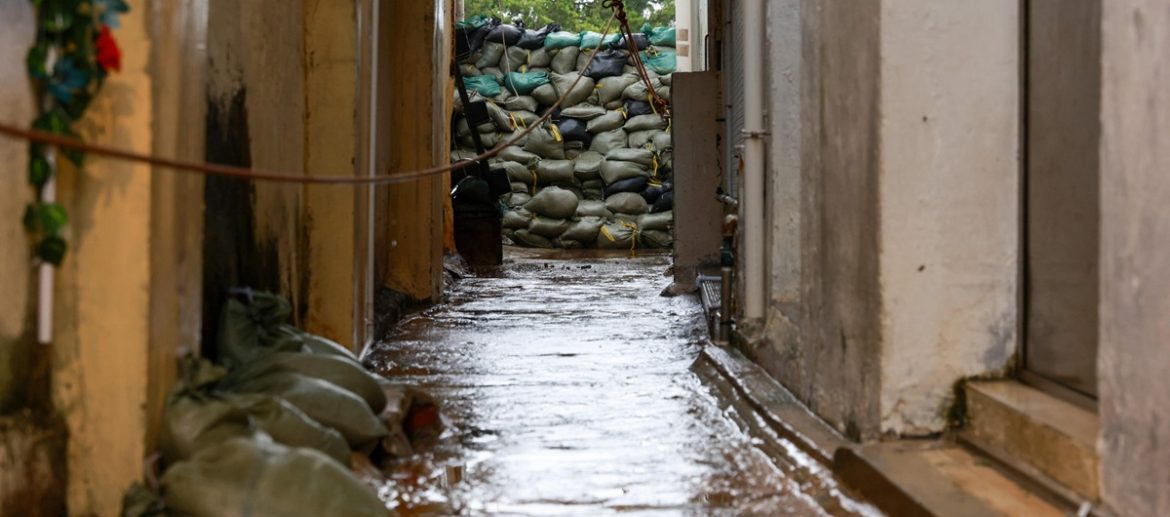 Typhoon Ragasa strikes under signal 10 in Hong Kong