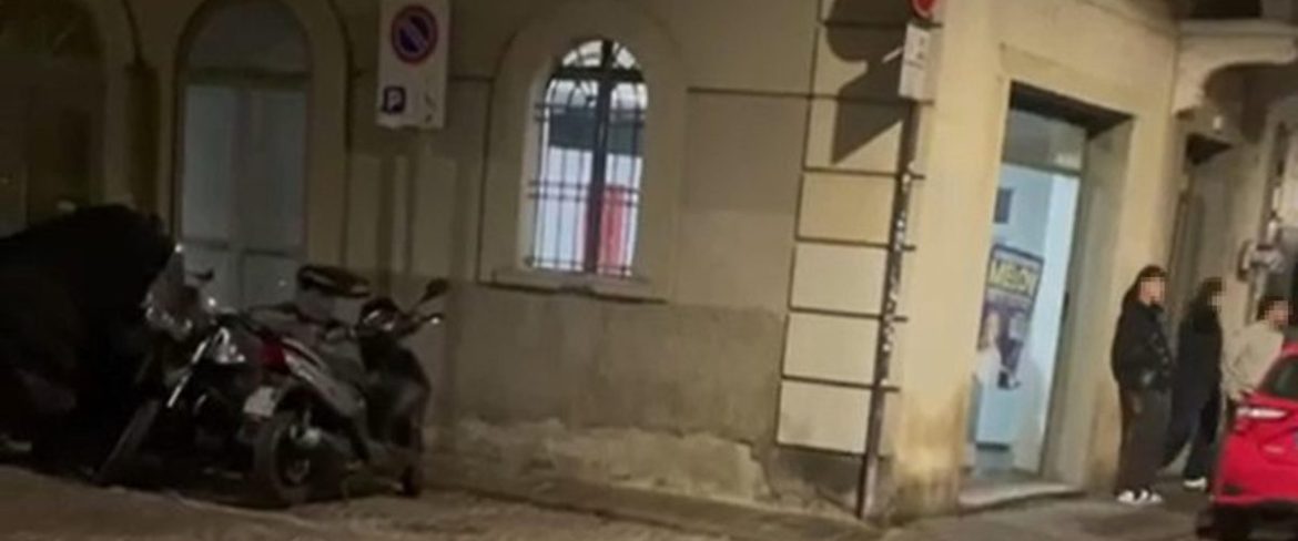 Cori fascisti nella sede di Fratelli d’Italia, polemica a Parma