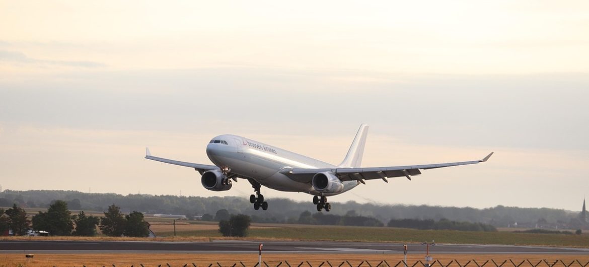 airplane-7546793_1280