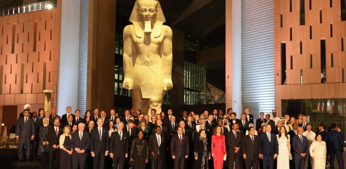 Official opening of the Grand Egyptian Museum (GEM) Leader e delegazioni del mondo posano per una foto