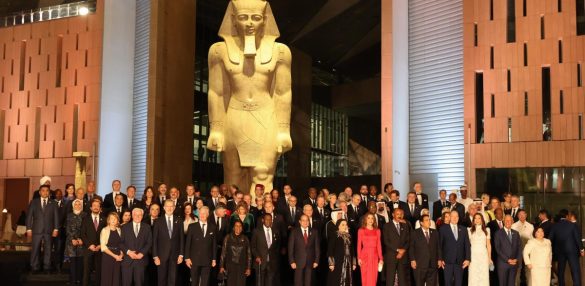 Leader e delegazioni del mondo posano per una foto