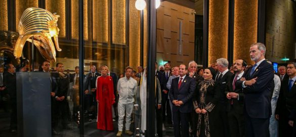 Leader e delegazioni del mondo ammirano le opere