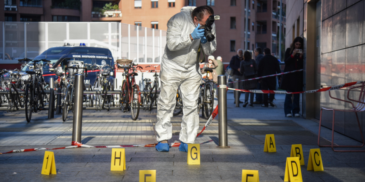 Milano donna accoltellata
